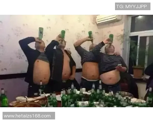 现役足球明星啤酒肚现象揭秘运动与饮食的微妙平衡与挑战 现役足球明星啤酒肚现象揭秘运动与饮食的微妙平衡与挑战